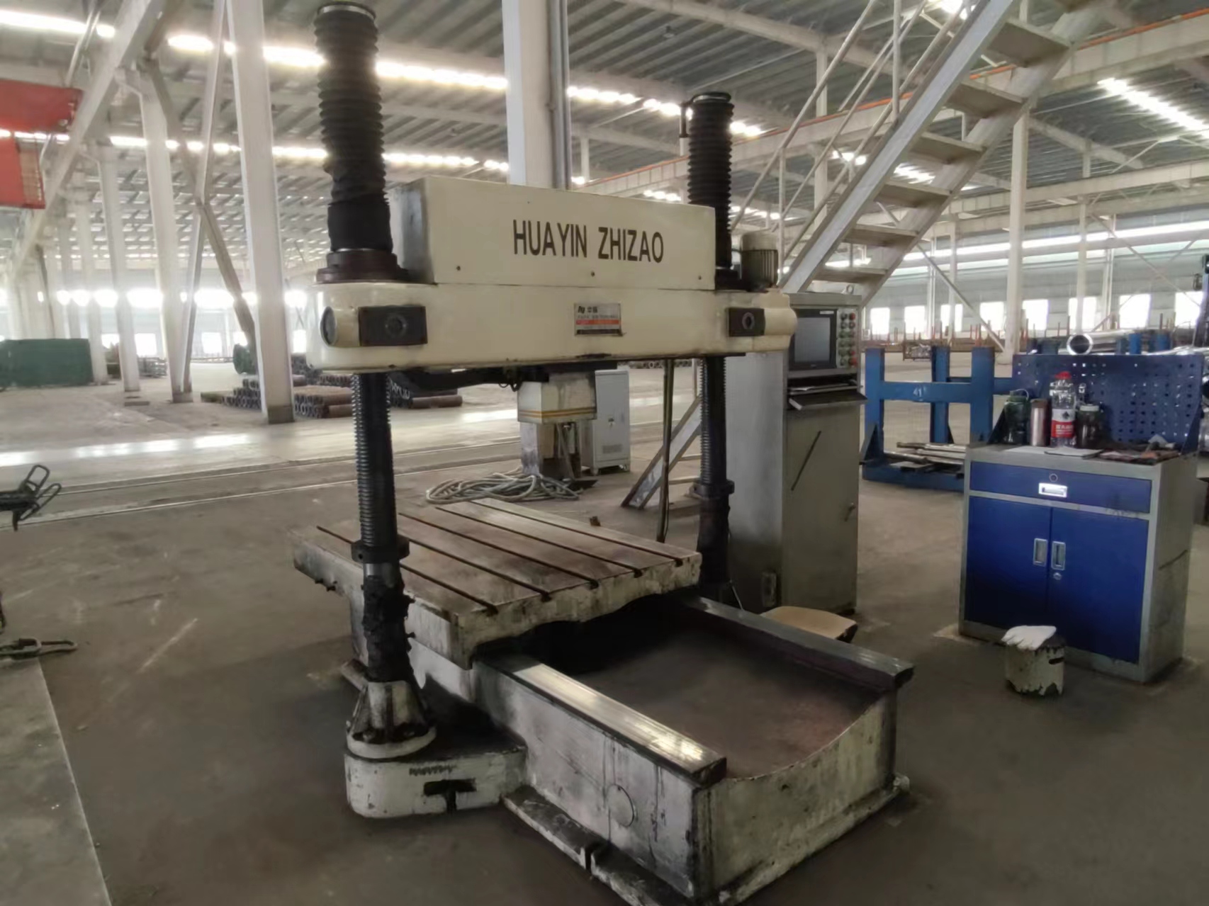 Digital display gantry hardness tester