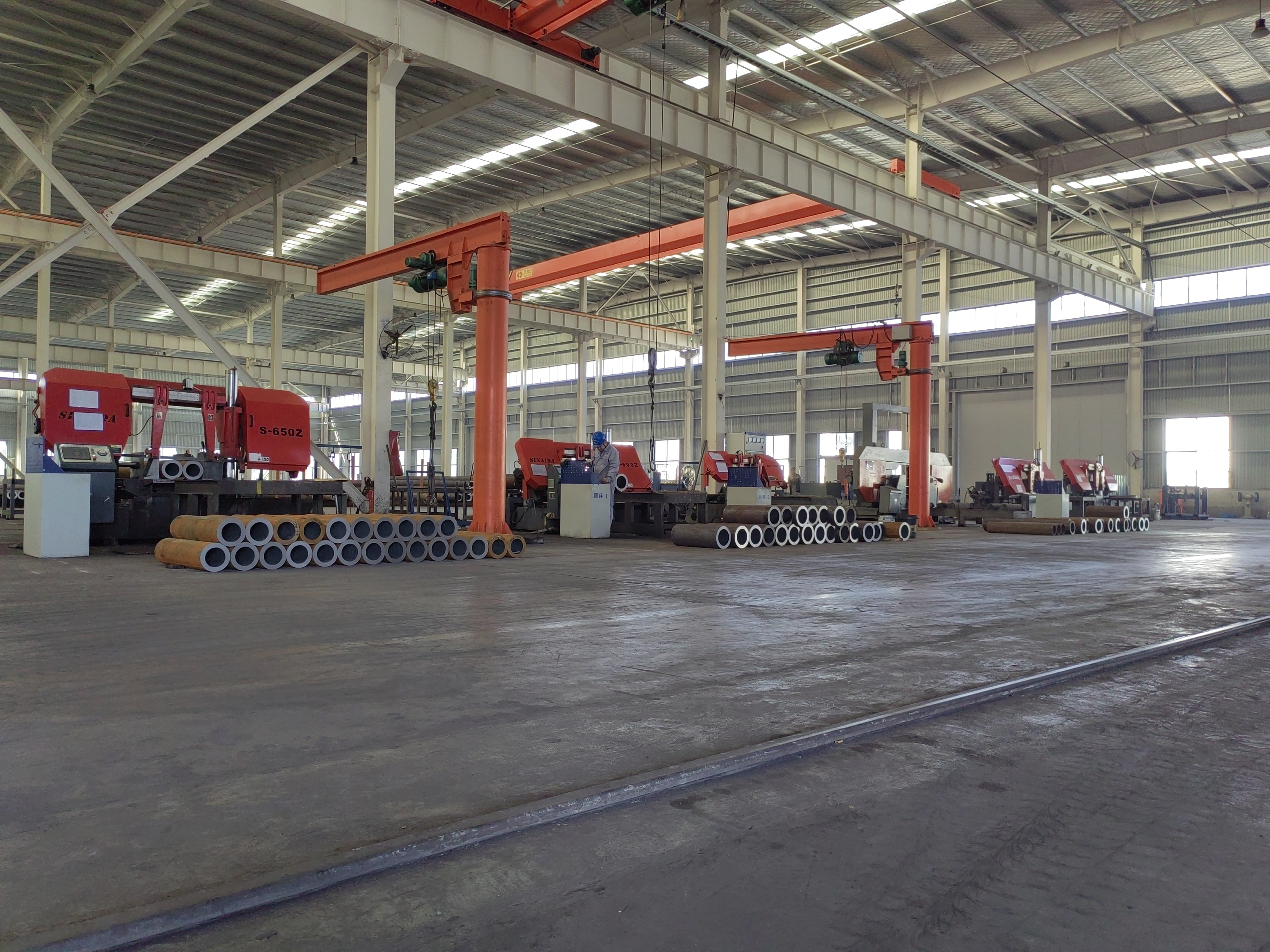 Band sawing machine